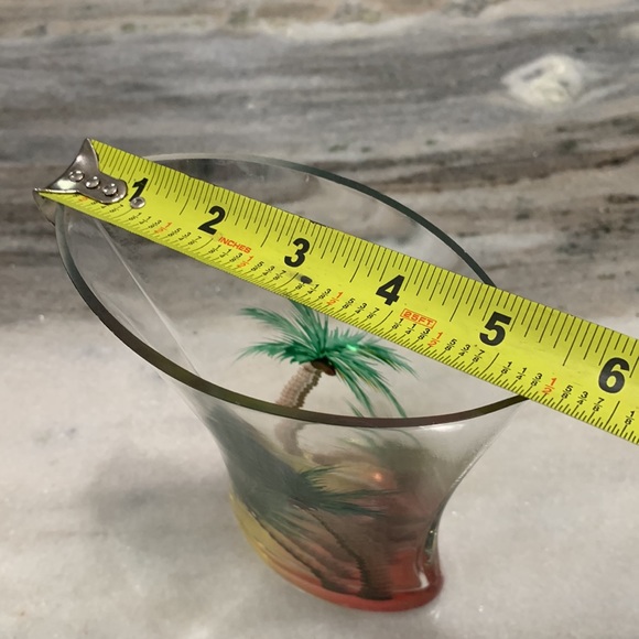 Beautiful Palm Tree Tropical Vase - Picture 7 of 9